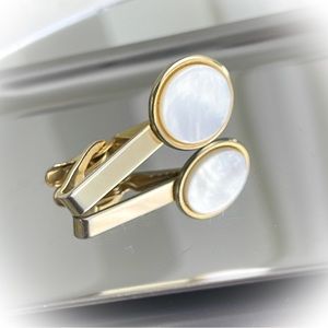 💕I love this beautiful Gold & Pearlescent Vintage tie Clip💕